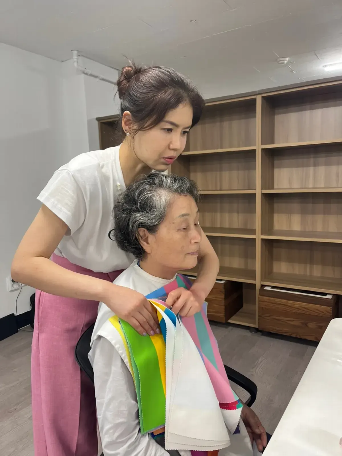 퍼스널컬러 출장 현장 – 어르신 대상 컬러 드레이프 체험