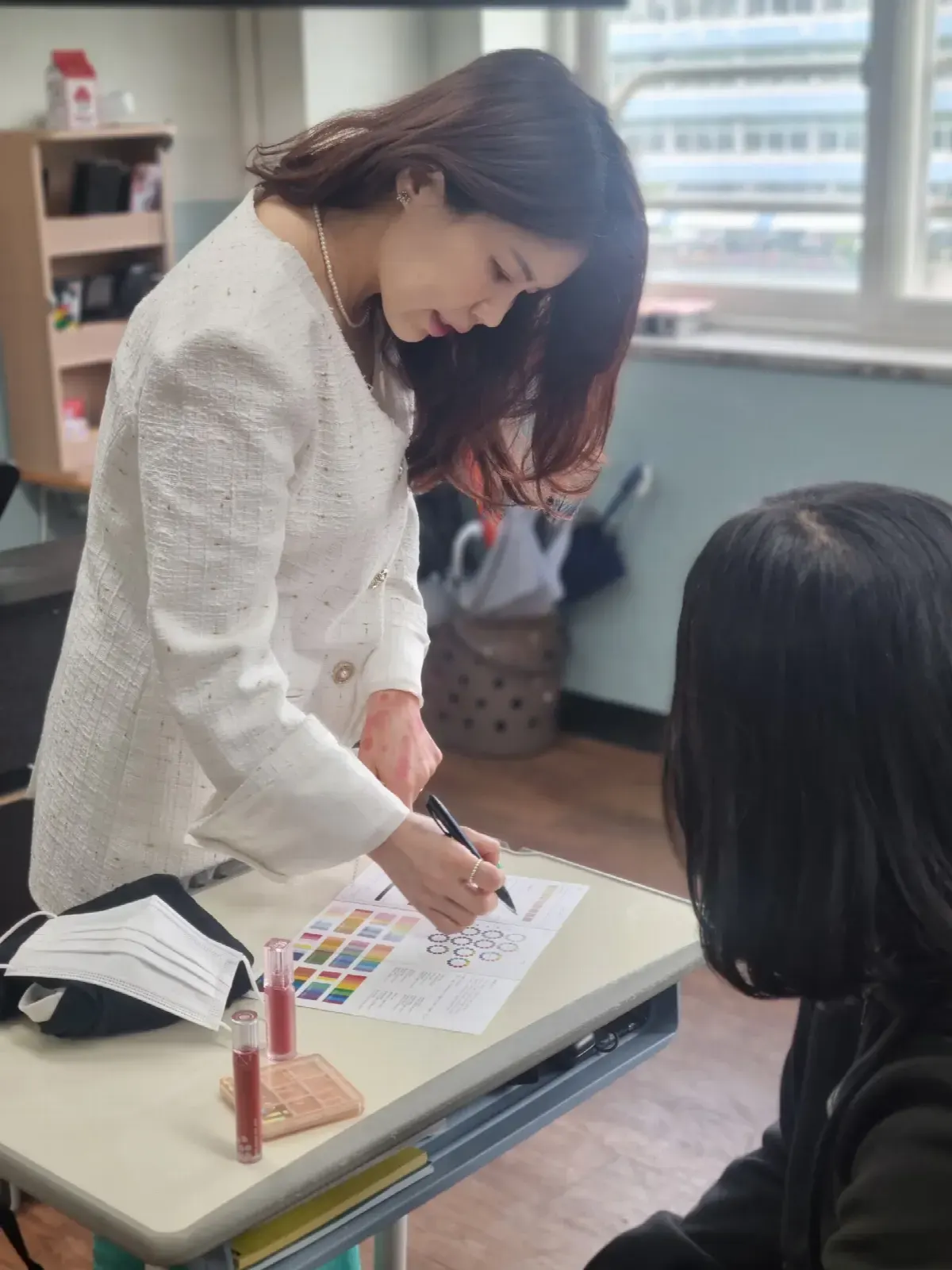 퍼스널컬러 출장 현장 – 워크시트를 작성하며 진행하는 퍼스널컬러 상담